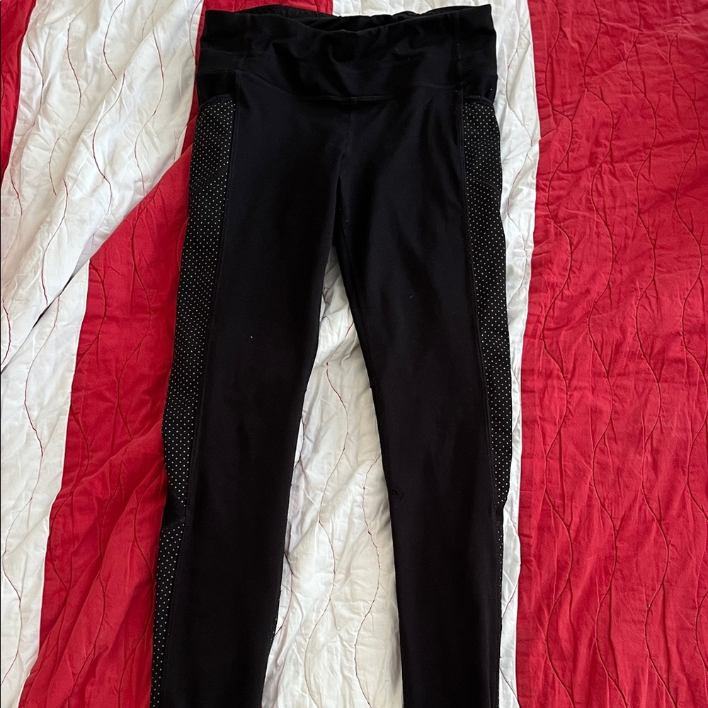 Black Woman’s Athleta Leggings with Side Dot Panel